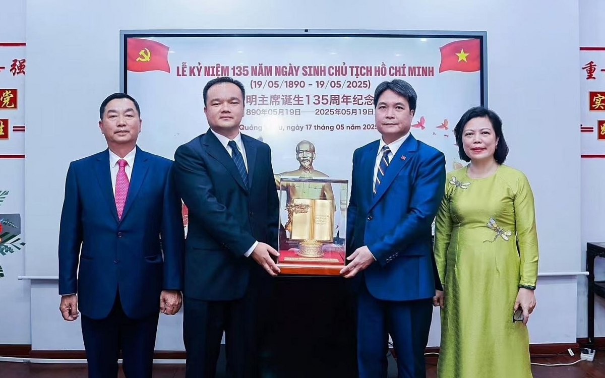 Món quà của Tổng Bí thư Tô Lâm dành tặng Bảo tàng Lịch sử cách mạng Quảng Đông